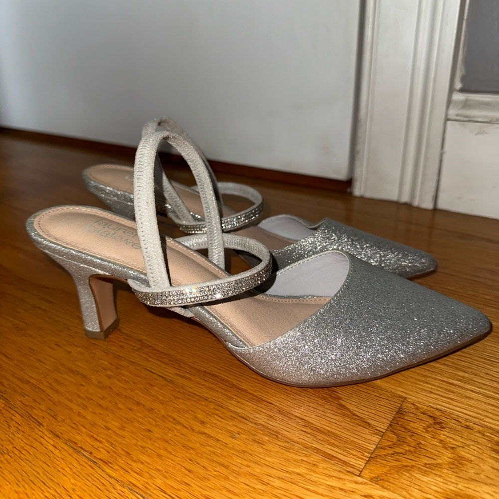 Silver Heels - Picture 2 of 3
